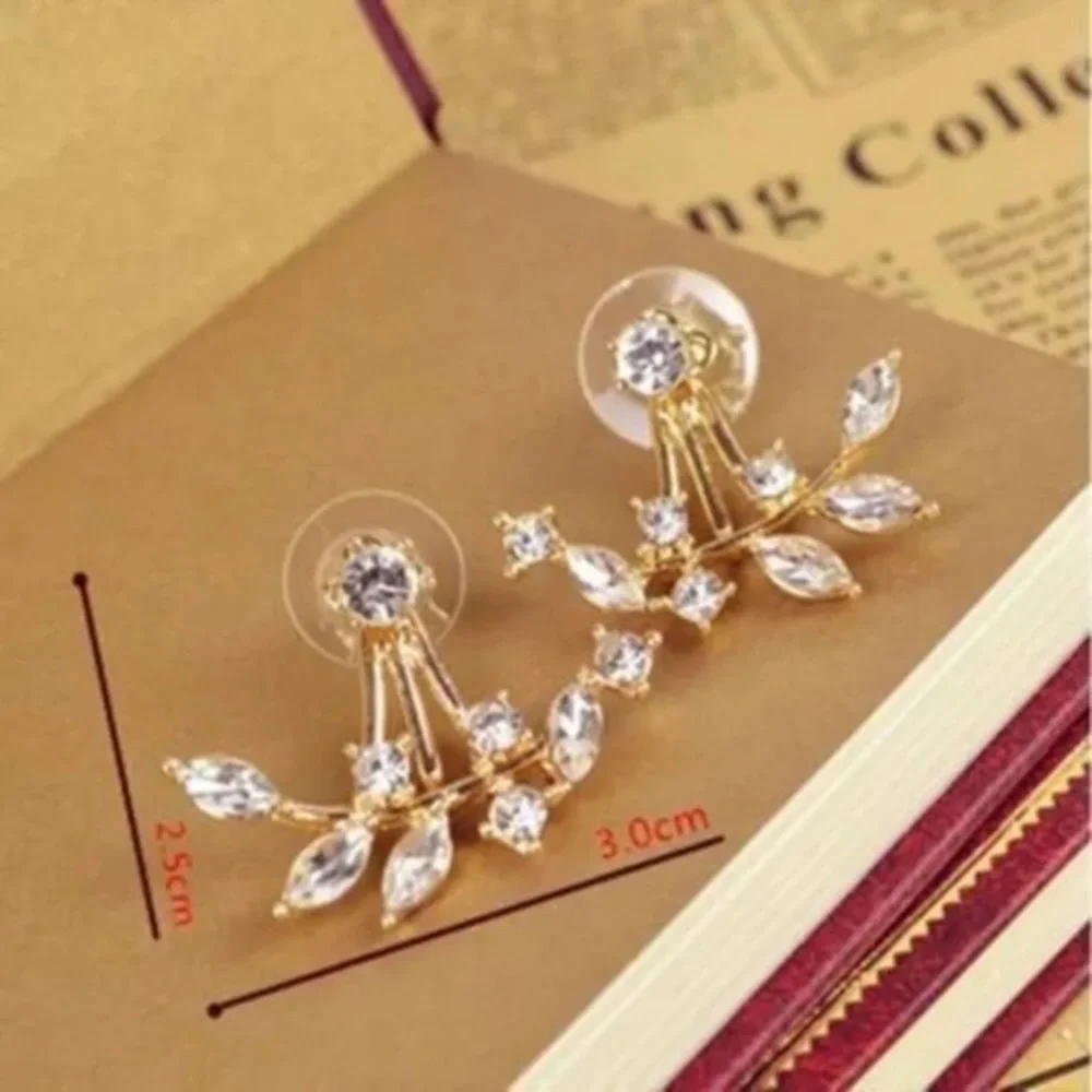 ✨GOLD “SPARKLING CRYSTAL”✨CRYSTAL CURTAIN EARRINGS - Picture 3 of 3